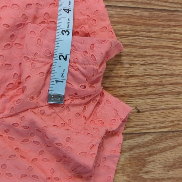 Peach eyelet shorts 3" inseam, 100% cotton, Gap City Short women's size 2 - Picture 4 of 6